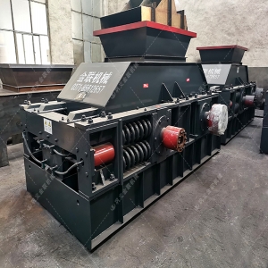 中小型對輥破碎機發貨3臺發往非洲馬達加斯加