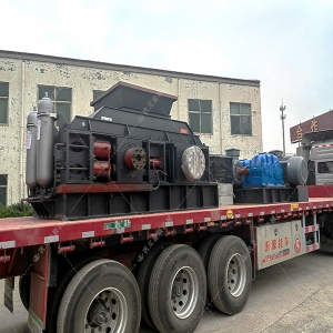 1500x800大型液壓對輥破碎制砂機(jī)發(fā)貨圖片