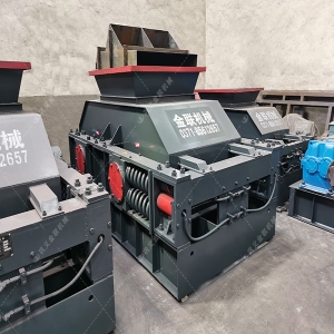 中小型直連式對輥破碎機兩臺發往河南