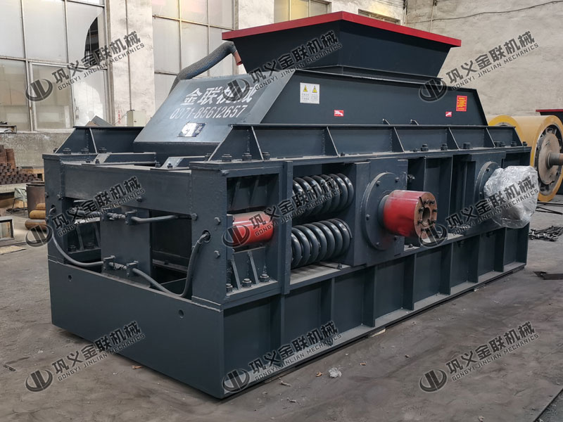 對輥細(xì)碎機(jī)要注意哪些細(xì)節(jié)，運(yùn)轉(zhuǎn)靠什么？